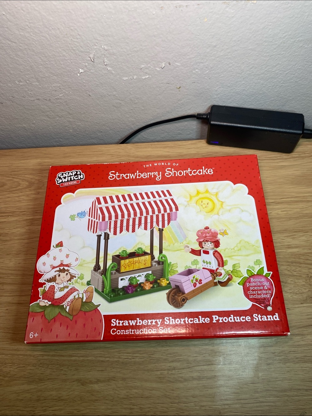 Strawberry Shortcake Produce Stand Construction Set - Red